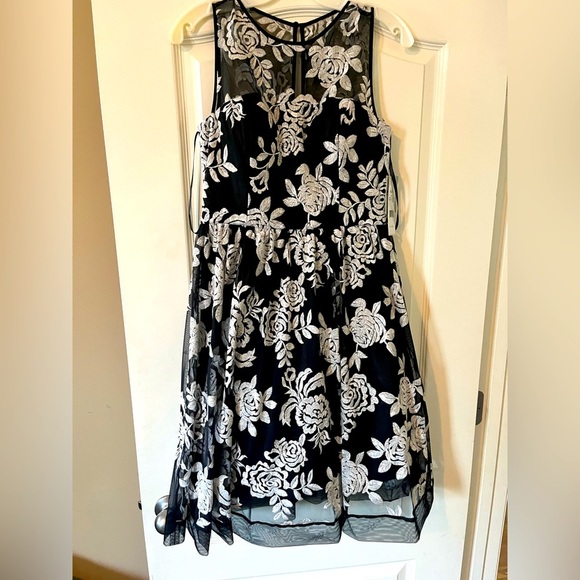 New! Eliza J. brand Stunning Black & White Floral Sleeveless Dress Women’s SZ 6 - Picture 1 of 16